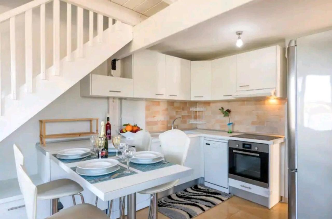 Govino Bay Luxury Beach Loft Apartment Danília Kültér fotó
