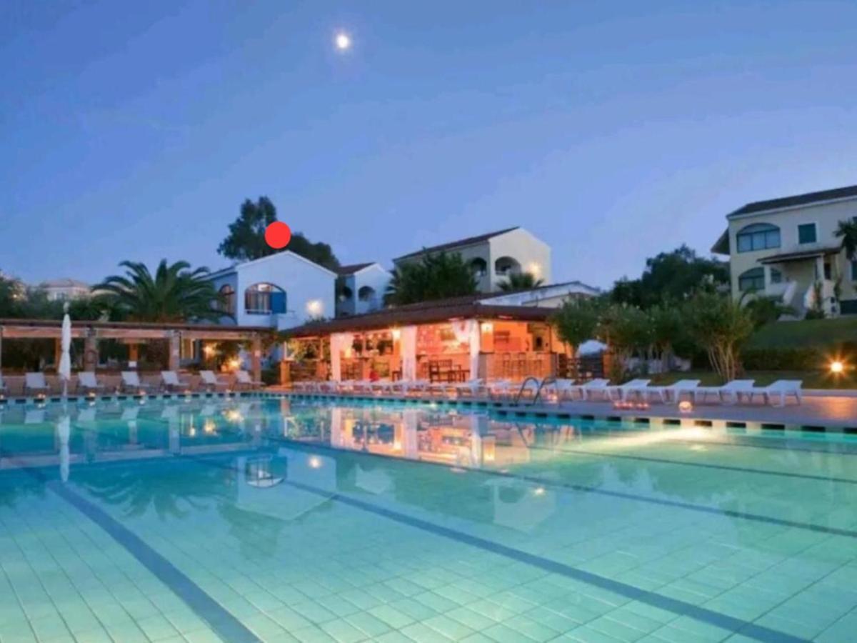 Govino Bay Luxury Beach Loft Apartment Danília Kültér fotó
